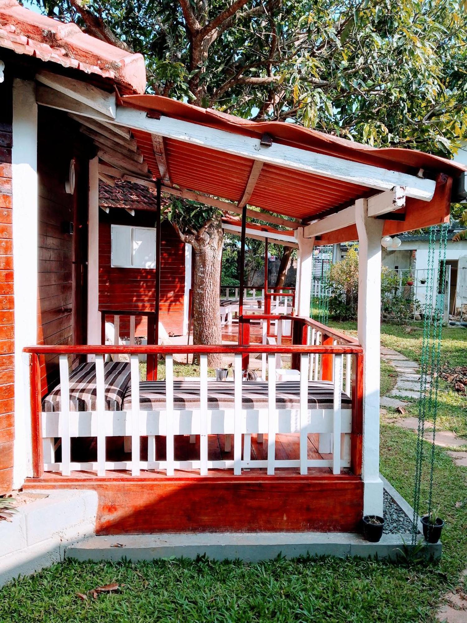 Area 51 Hotel Mirissa Ngoại thất bức ảnh