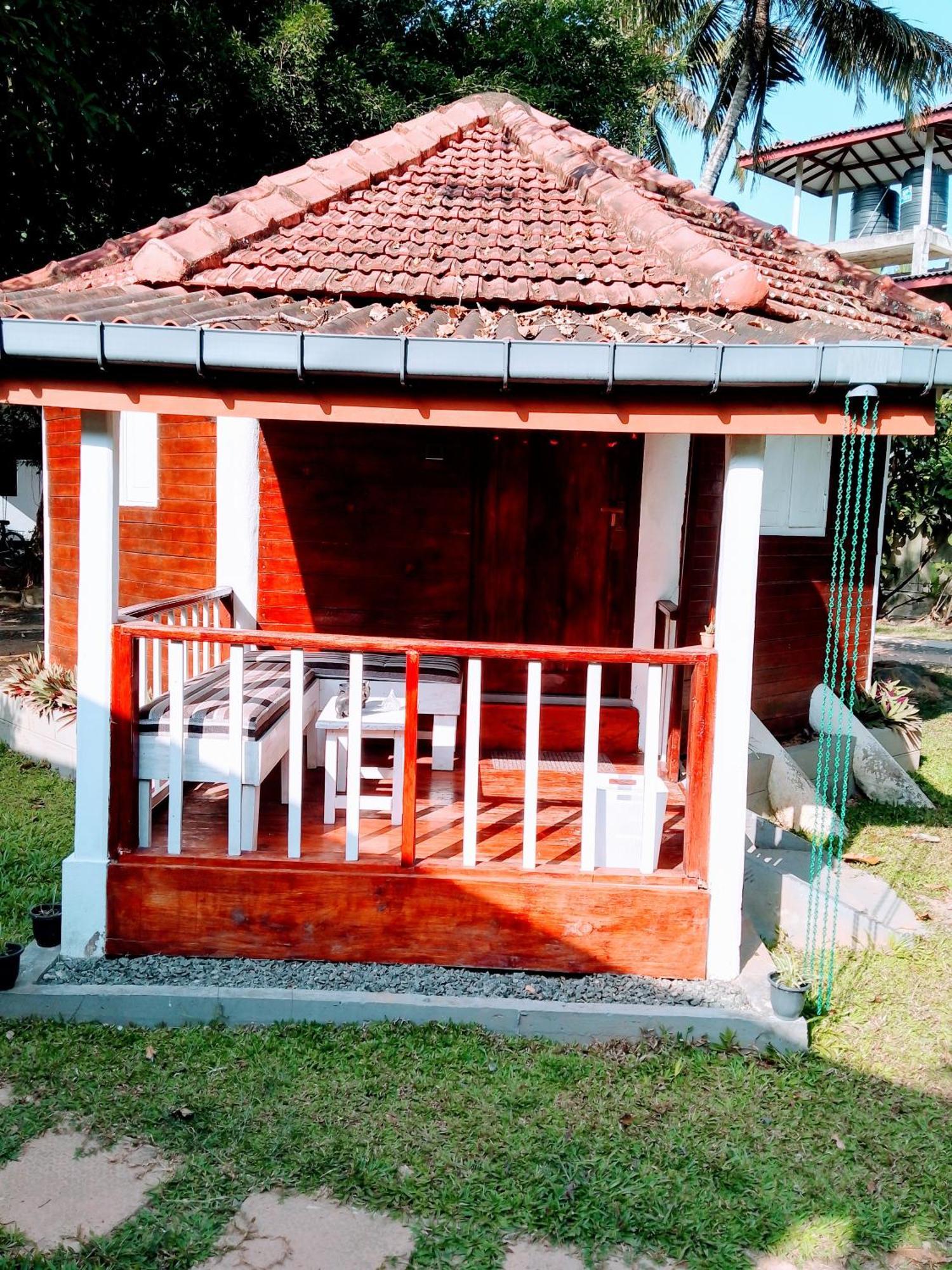 Area 51 Hotel Mirissa Ngoại thất bức ảnh