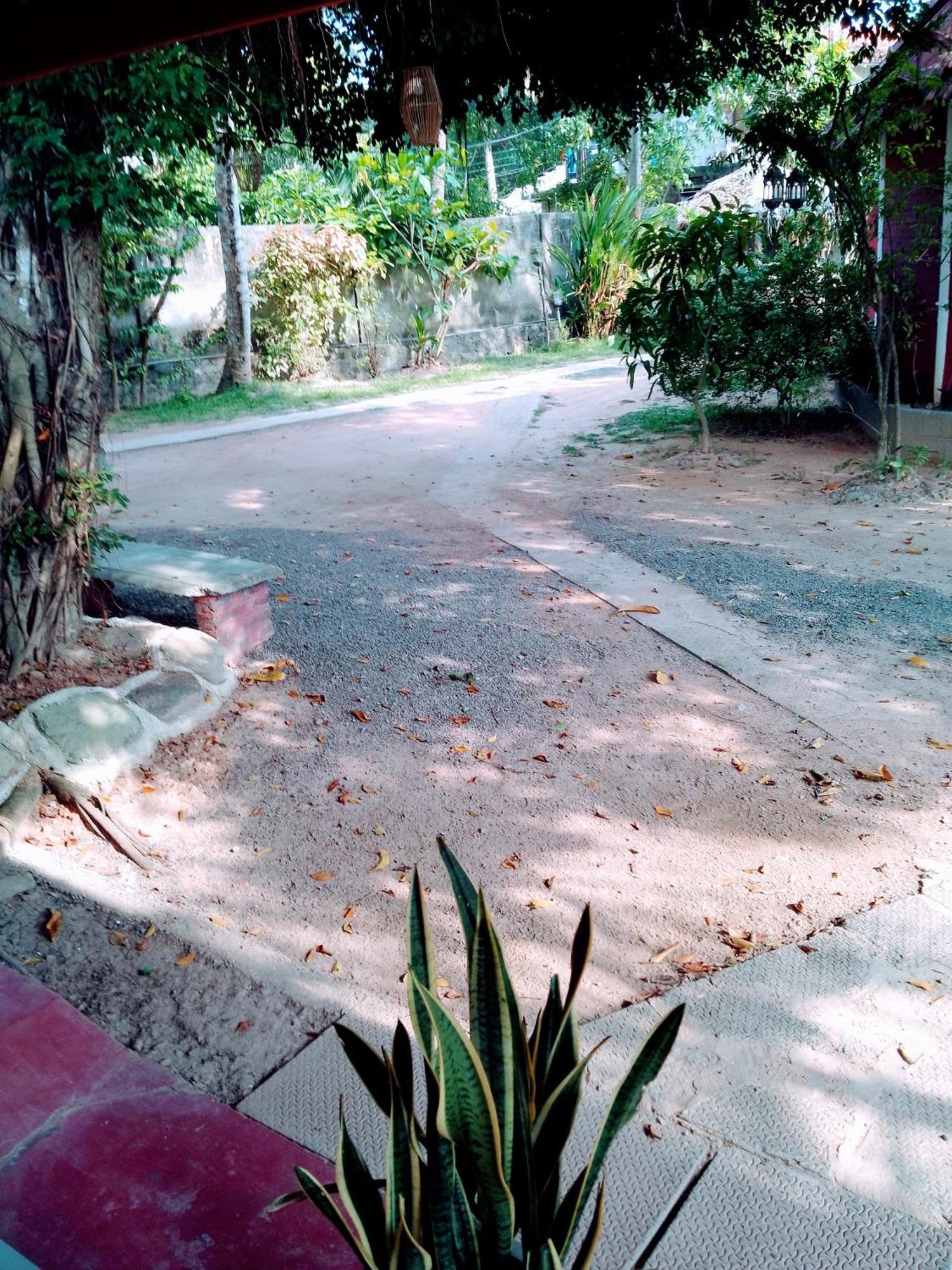 Area 51 Hotel Mirissa Ngoại thất bức ảnh