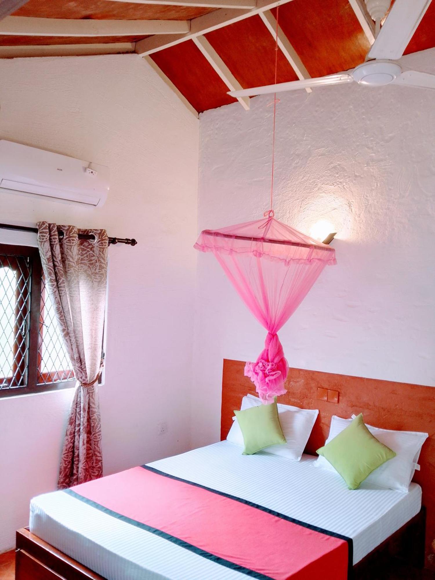 Area 51 Hotel Mirissa Ngoại thất bức ảnh