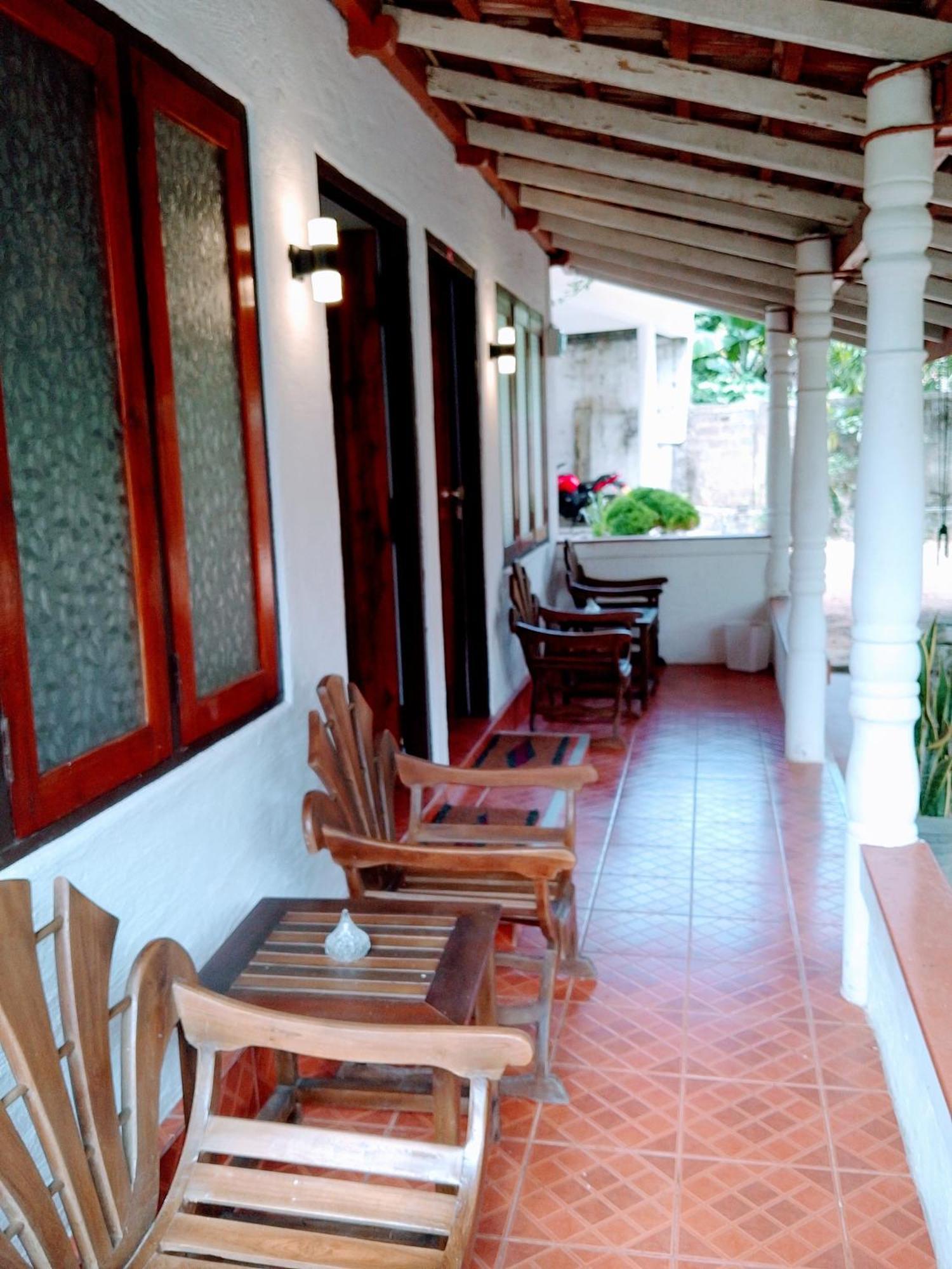 Area 51 Hotel Mirissa Ngoại thất bức ảnh