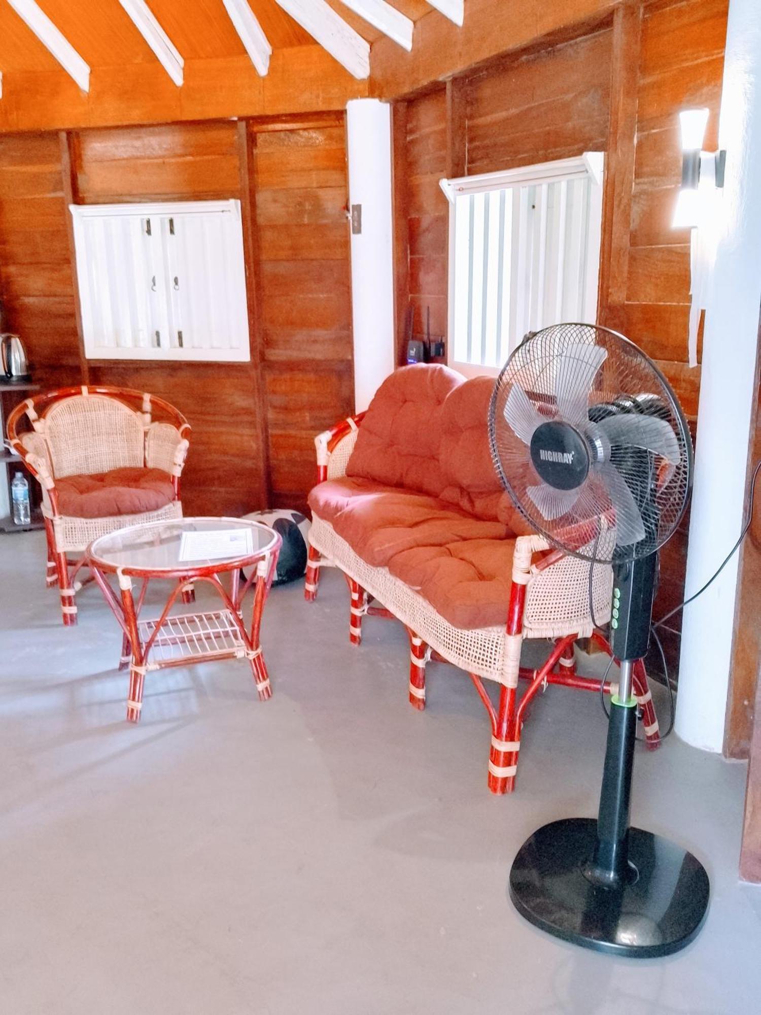 Area 51 Hotel Mirissa Ngoại thất bức ảnh