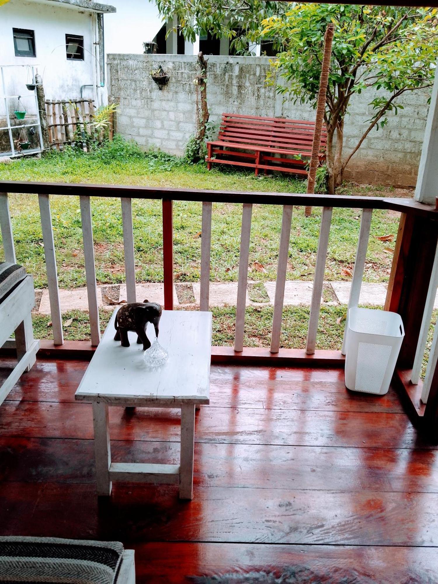 Area 51 Hotel Mirissa Ngoại thất bức ảnh