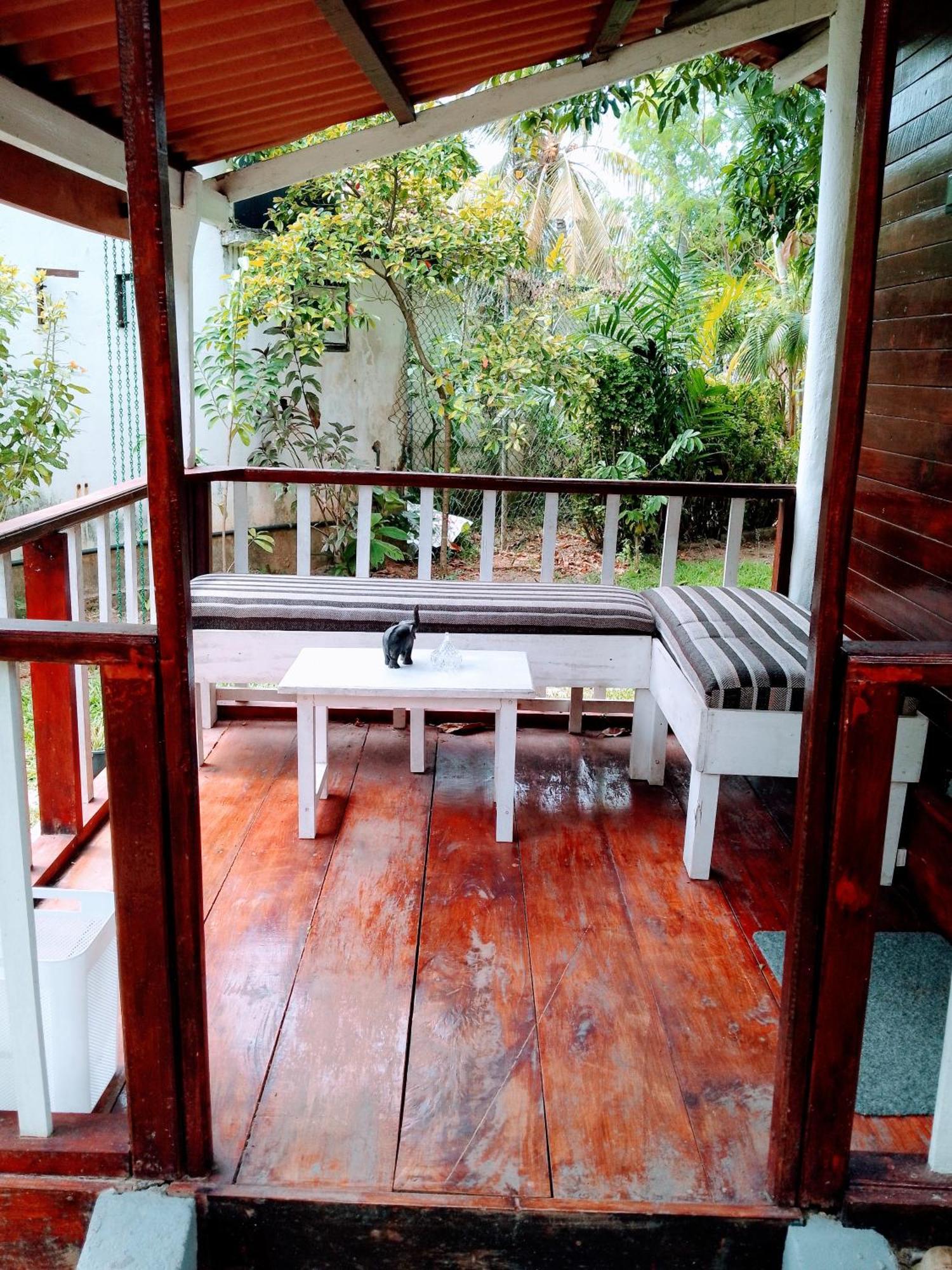 Area 51 Hotel Mirissa Ngoại thất bức ảnh