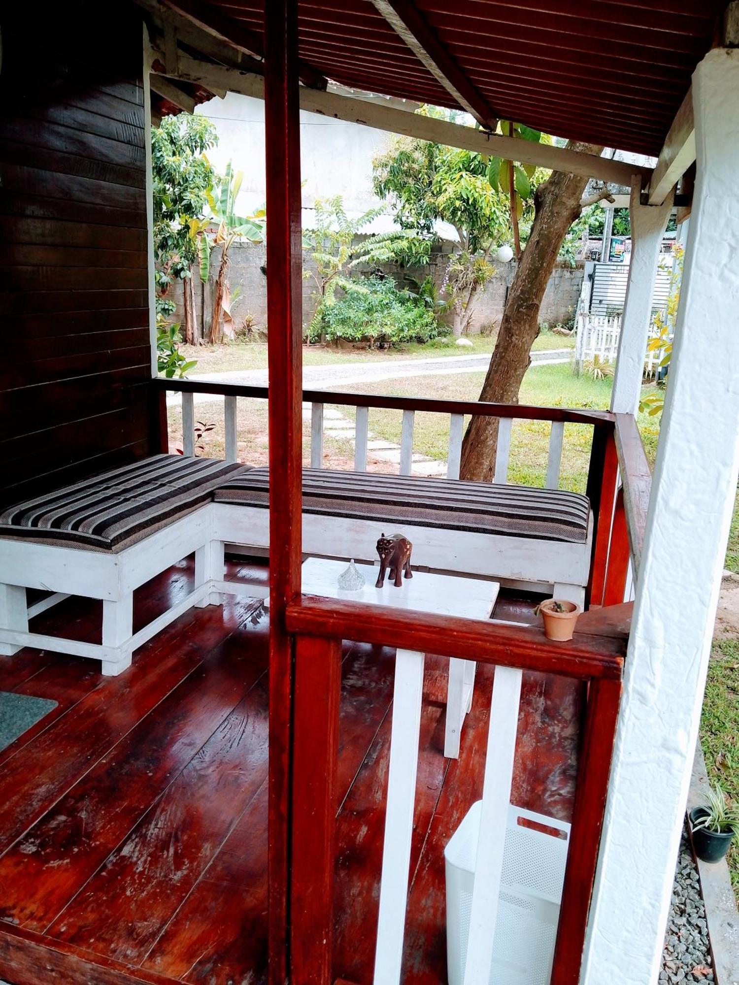 Area 51 Hotel Mirissa Ngoại thất bức ảnh