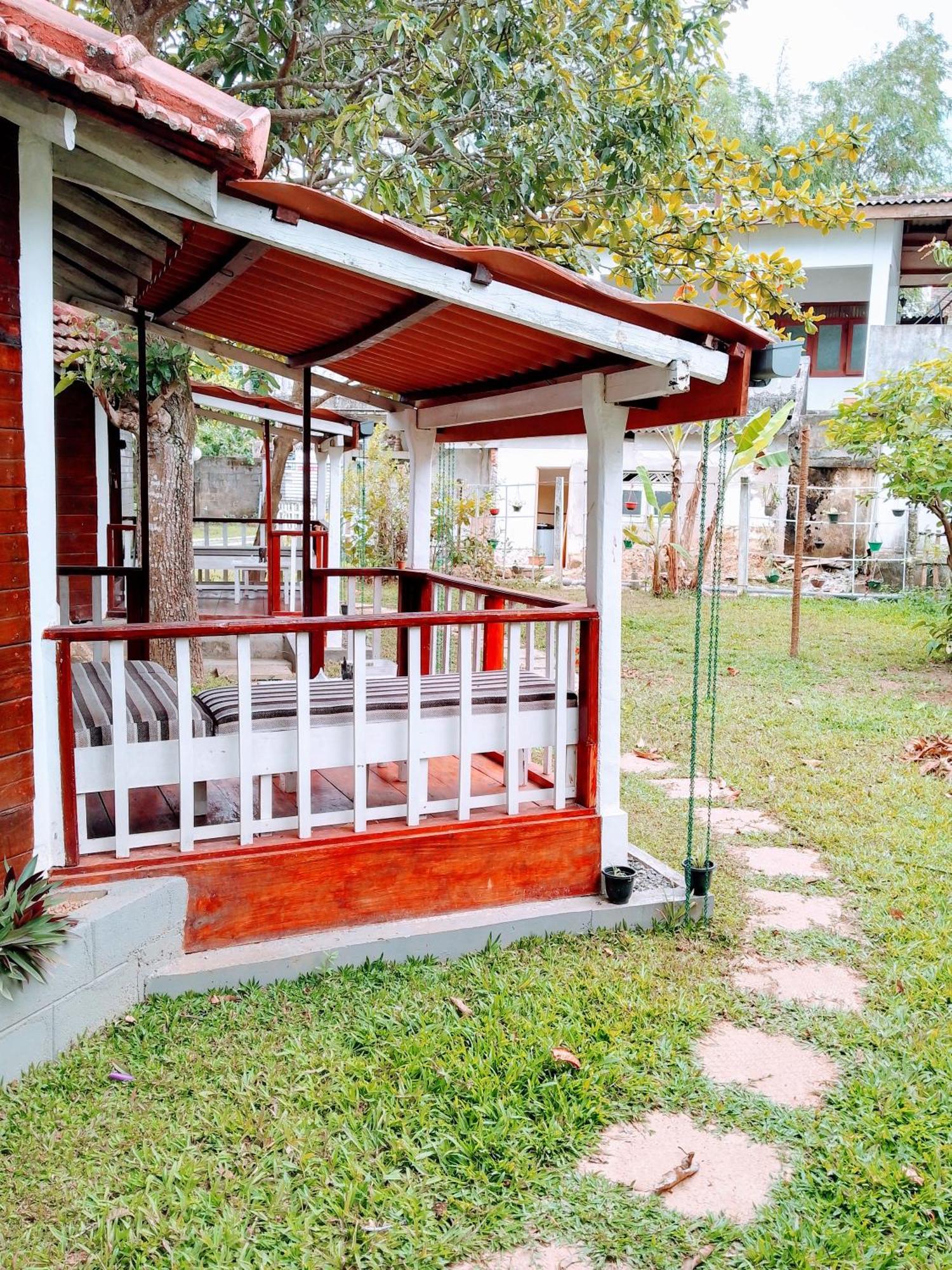 Area 51 Hotel Mirissa Ngoại thất bức ảnh