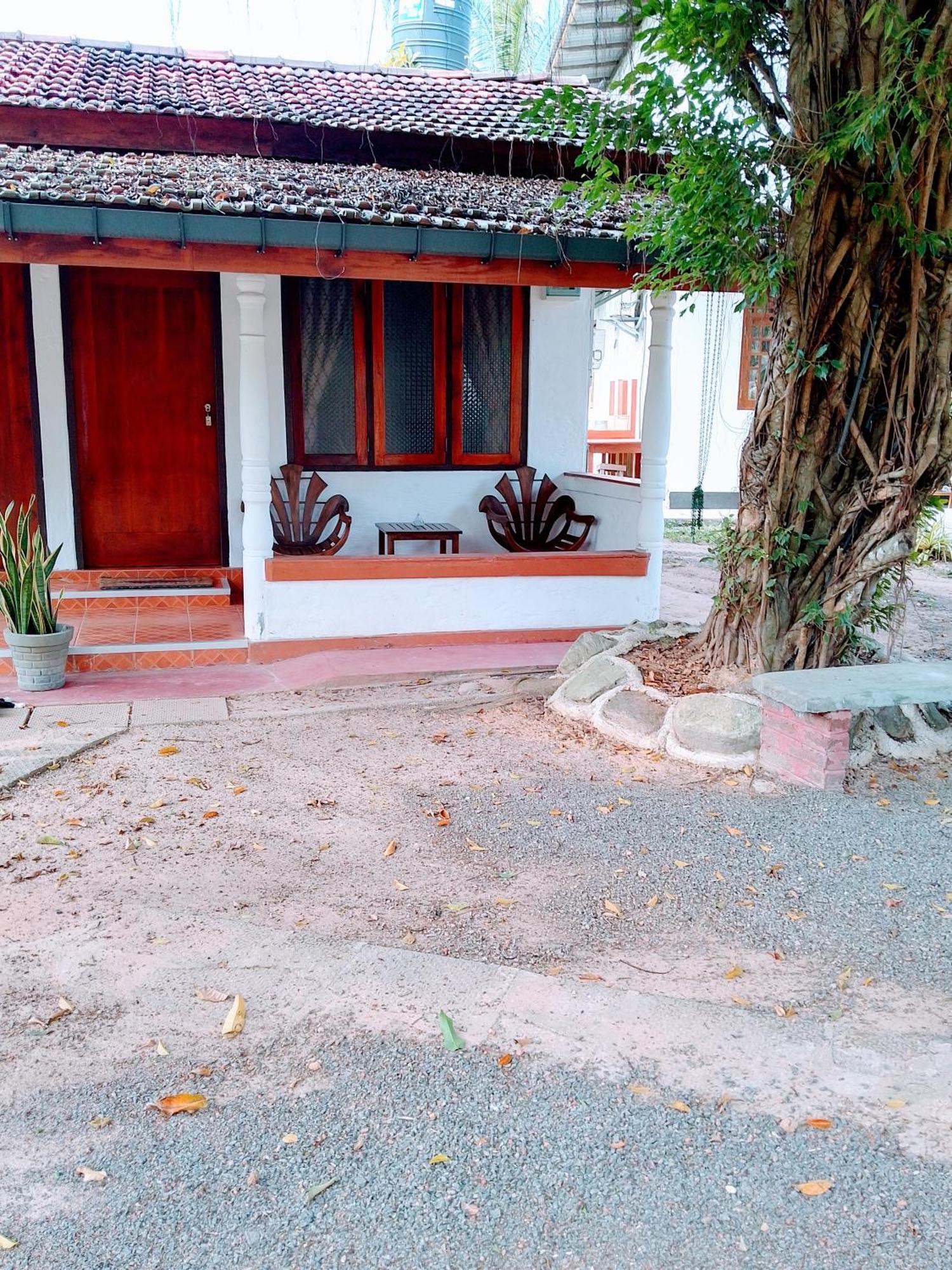 Area 51 Hotel Mirissa Ngoại thất bức ảnh