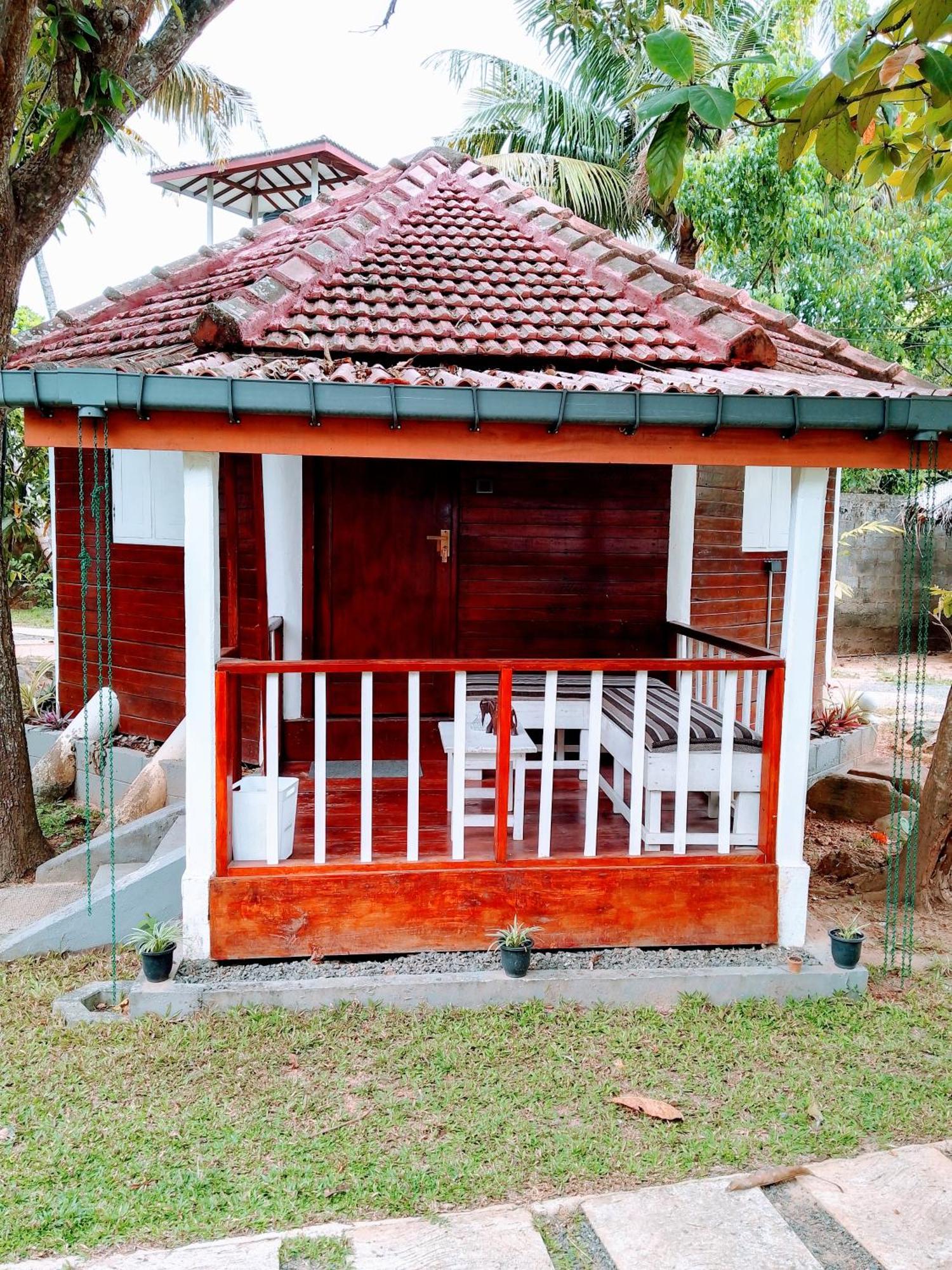 Area 51 Hotel Mirissa Ngoại thất bức ảnh