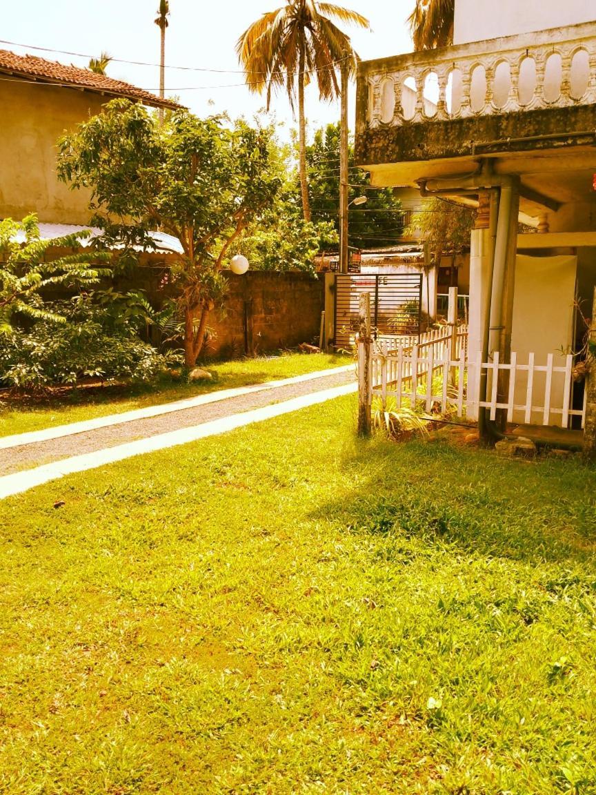 Area 51 Hotel Mirissa Ngoại thất bức ảnh